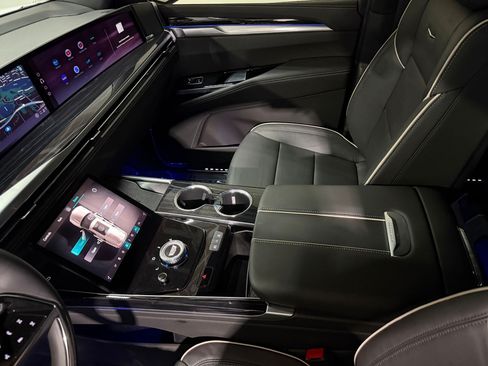 Certified 2025 Cadillac Escalade Sport w/ Touring Package AWD/4WD image 18