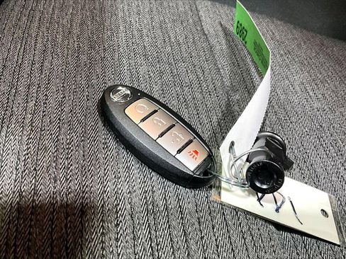 Used 2021 Nissan Rogue SV image 19