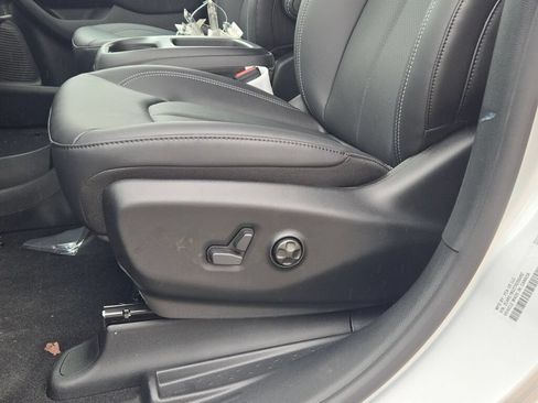 New 2026 Chrysler Pacifica Select FWD image 24