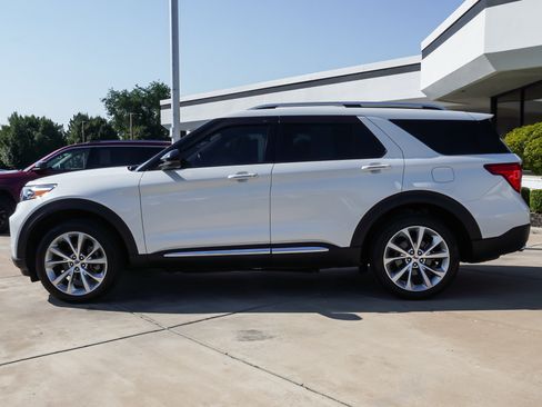 Used 2021 Ford Explorer Platinum w/ Equipment Group 601A AWD/4WD image 5