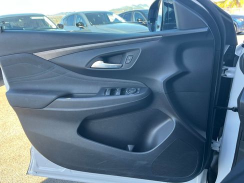 Used 2025 Buick Envista Sport Touring image 18