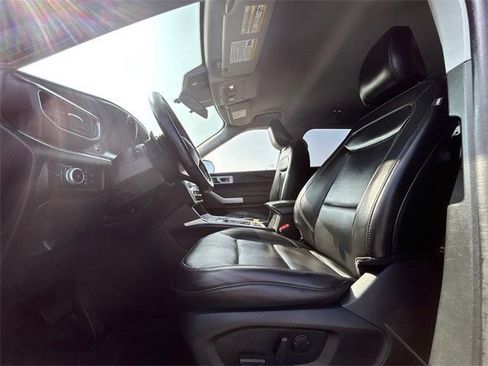 Used 2021 Ford Explorer XLT w/ Equipment Group 202A image 11