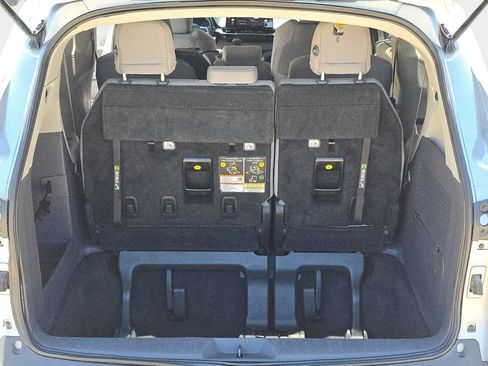 Used 2021 Toyota Sienna LE FWD image 14