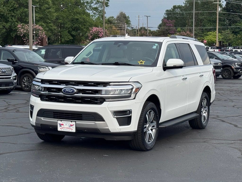 Used 2024 Ford Expedition Limited AWD/4WD image 2