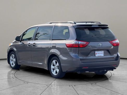 Used 2015 Toyota Sienna LE FWD image 4