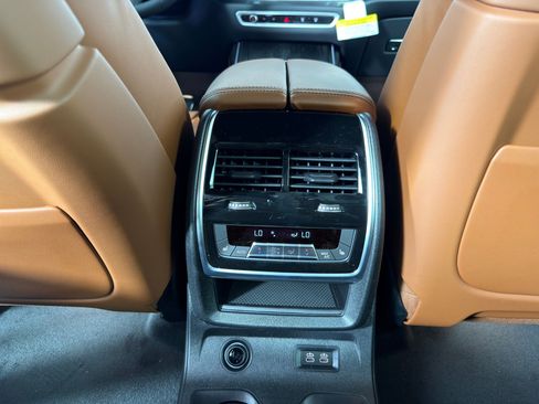Used 2026 BMW X7 M60i AWD/4WD image 28
