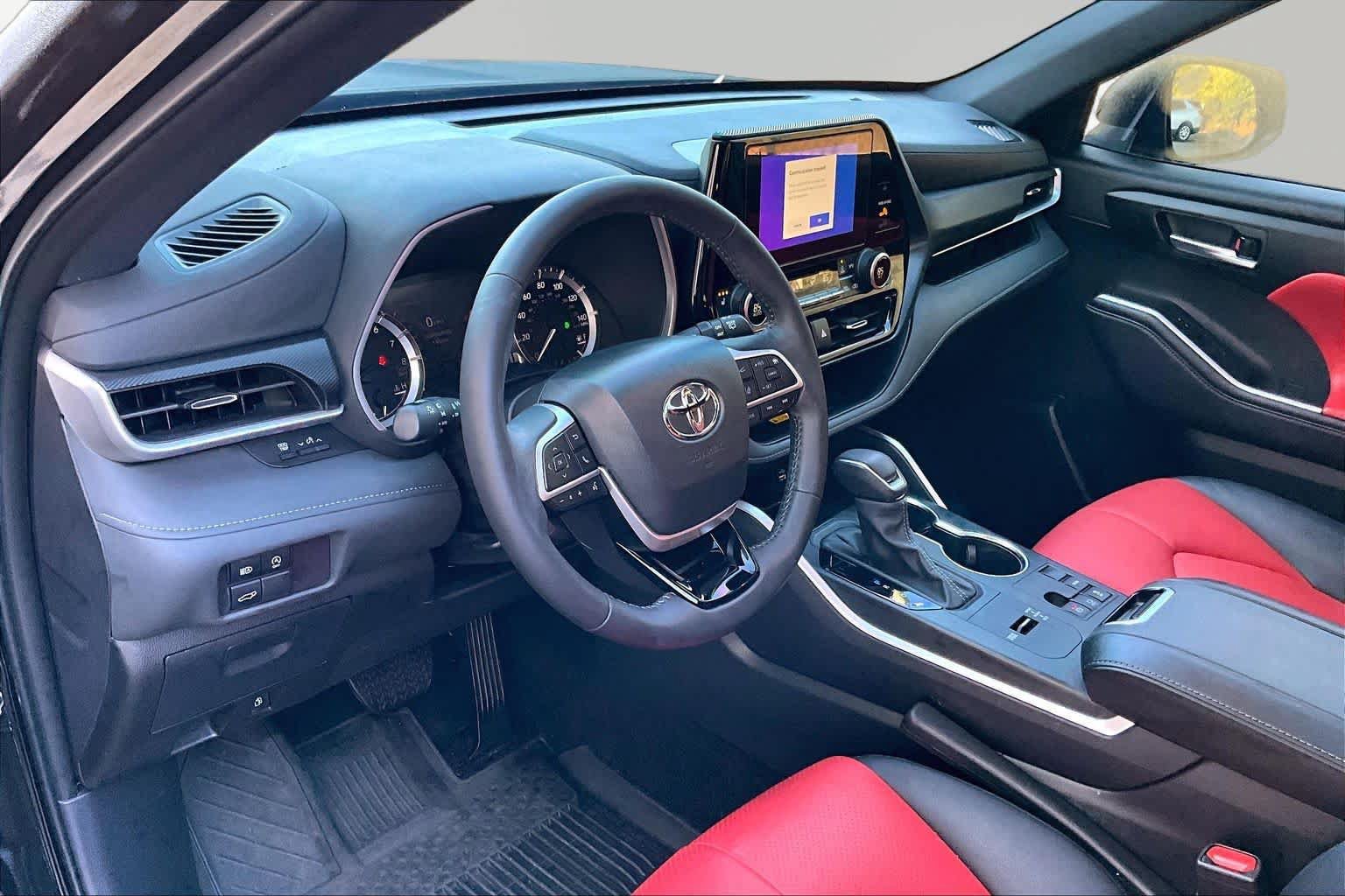 Used 2024 Toyota Highlander XSE FWD image 18