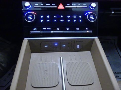 Used 2024 Hyundai Santa Fe Limited image 19