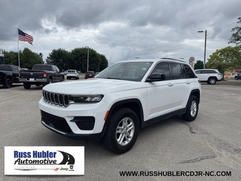 Used 2023 Jeep Grand Cherokee Laredo image 1