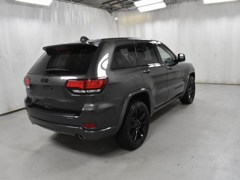 Used 2019 Jeep Grand Cherokee Altitude image 5