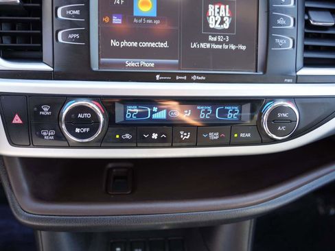 Used 2019 Toyota Highlander Plus w/ Carpet Mat Package (TMS) image 22