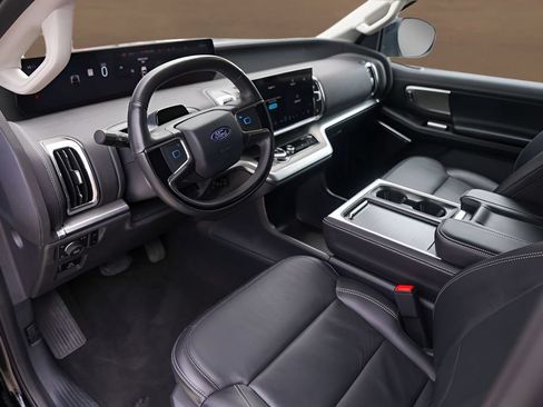 Used 2025 Ford Expedition Max Platinum AWD/4WD image 9