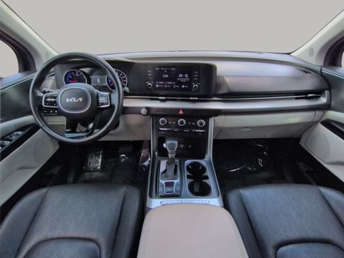 Certified 2024 Kia Carnival LX FWD image 4