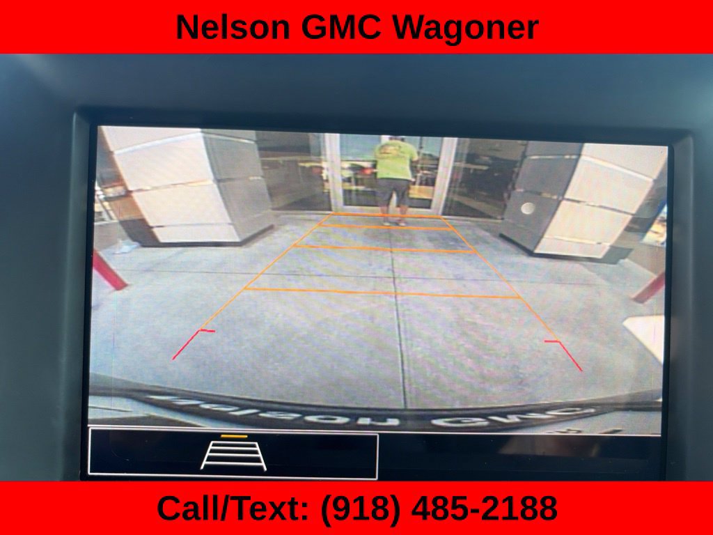 Used 2024 GMC Terrain SLE w/ Driver Convenience Package FWD image 28