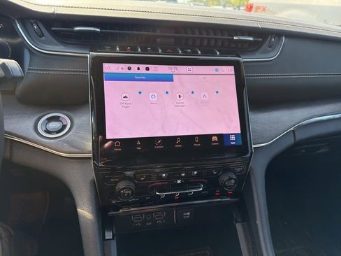 Used 2025 Jeep Grand Cherokee L Overland image 11