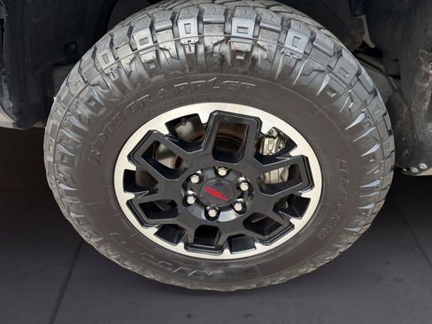 Certified 2025 Toyota Tacoma TRD Off-Road AWD/4WD image 14