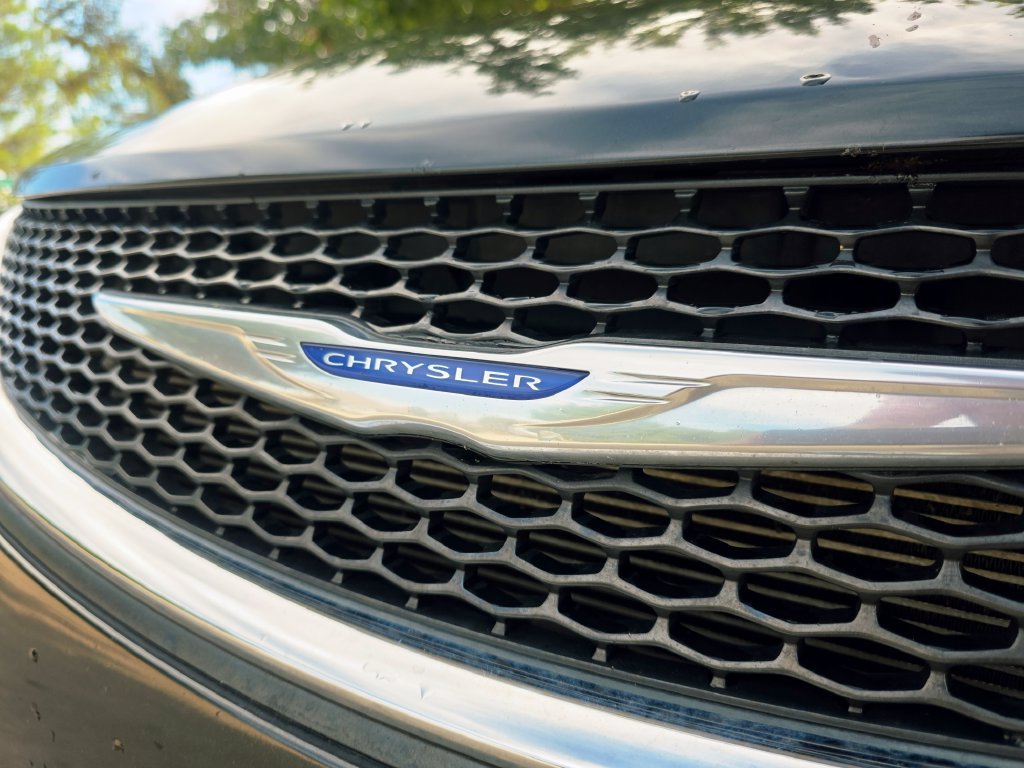 Used 2020 Chrysler Pacifica Limited FWD image 27