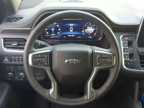 Used 2023 Chevrolet Suburban Z71 w/ Luxury Package image 20