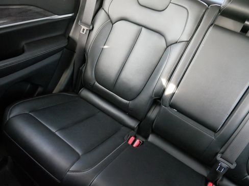 Used 2023 Jeep Grand Cherokee Limited w/ Black Appearance Package image 12