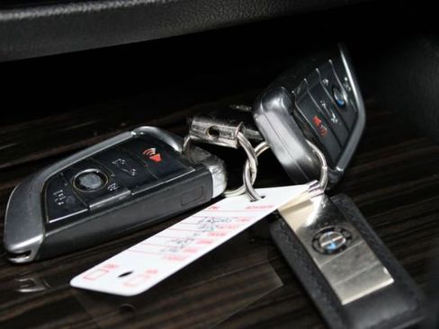 Used 2017 BMW 530i xDrive image 12