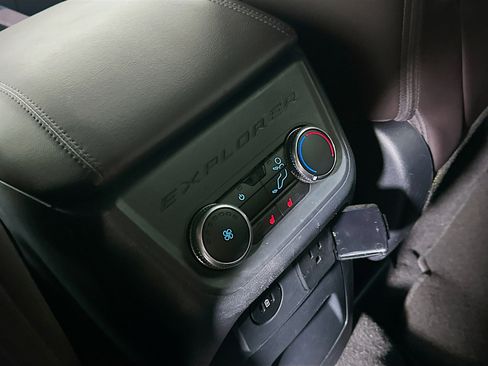Used 2025 Ford Explorer Platinum w/ LUX Leather Package image 27