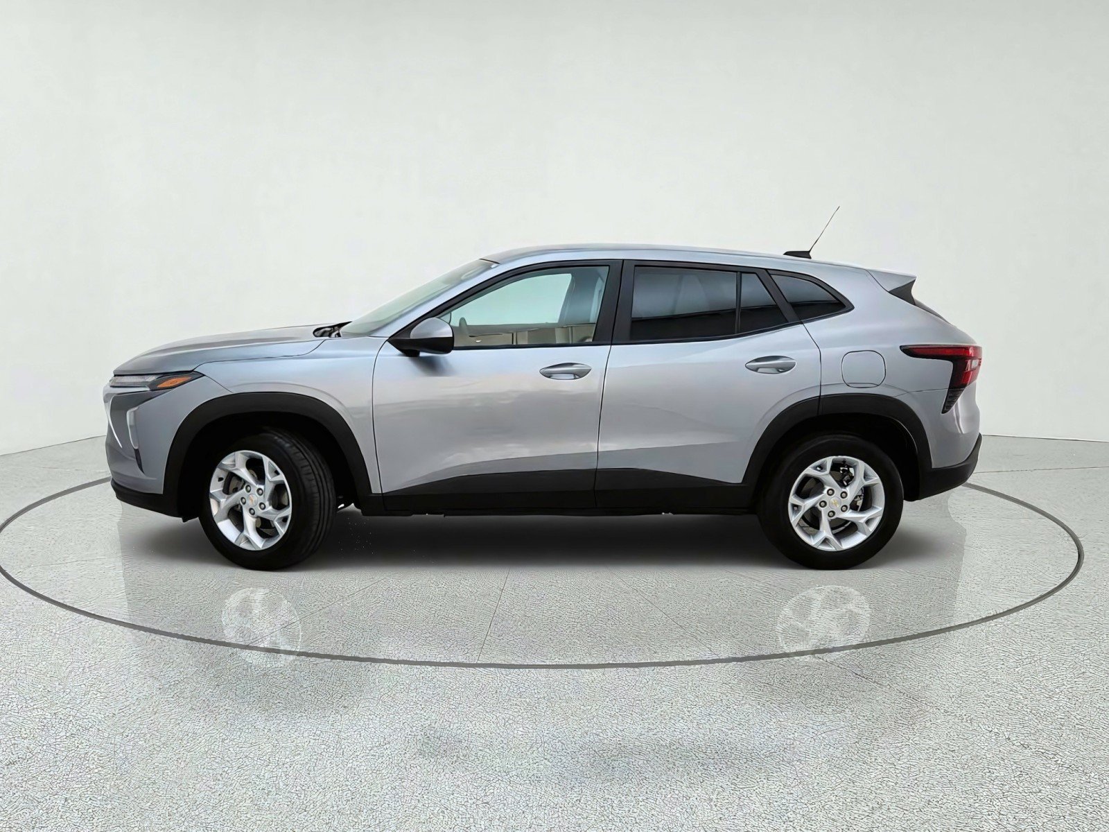 Used 2026 Chevrolet Trax LS w/ LS Convenience Package FWD image 14