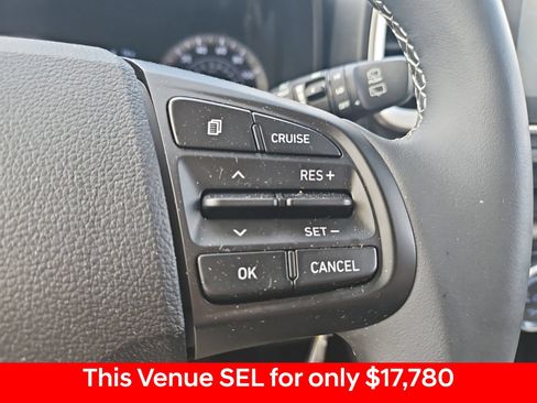Used 2022 Hyundai Venue SEL FWD image 29