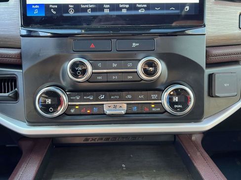 Used 2022 Ford Expedition Limited image 26
