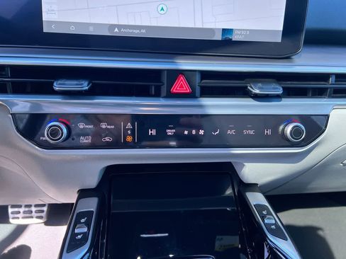 Certified 2025 Kia Sorento SX Prestige AWD/4WD image 19