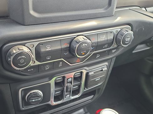 Used 2020 Jeep Wrangler Unlimited Sport AWD/4WD image 21