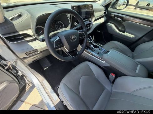 Used 2020 Toyota Highlander Limited FWD image 15