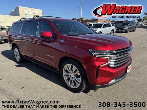 Used 2024 Chevrolet Suburban High Country w/ Advanced Technology Package image 1