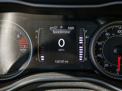 Used 2019 Jeep Cherokee Latitude w/ Popular Appearance Group image 18