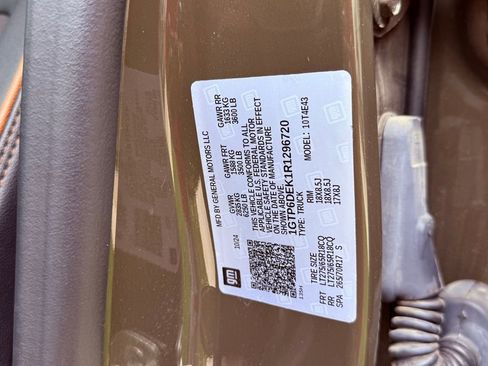 Used 2024 GMC Canyon AT4 w/ Technology Package image 35