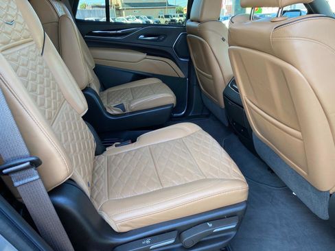 Used 2021 Cadillac Escalade Premium Luxury image 25