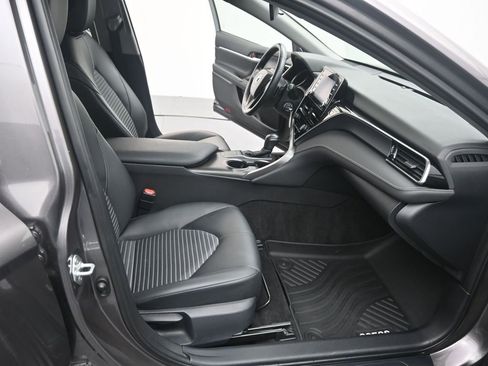 Used 2024 Toyota Camry SE image 17