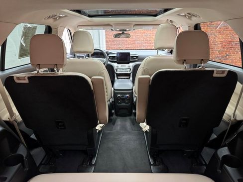 Used 2022 Ford Explorer XLT w/ Equipment Group 202A image 29