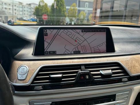 Used 2020 BMW 750i xDrive w/ Executive Package AWD/4WD image 39