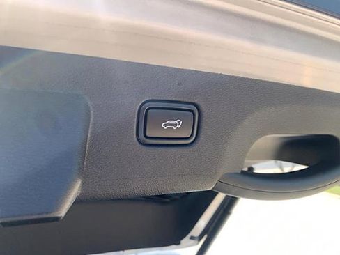 Used 2025 Kia Sportage SX image 18