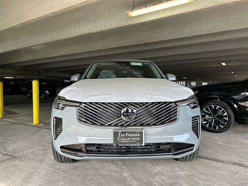 New 2026 Volvo XC90 B6 Plus w/ Protection Package Premier image 6