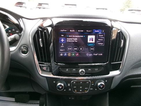 Used 2021 Chevrolet Traverse Premier image 25