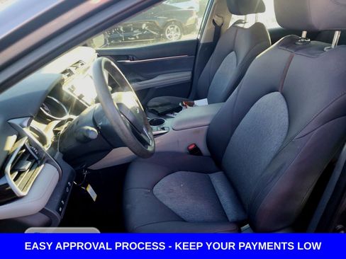 Used 2020 Toyota Camry LE image 10
