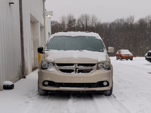 Used 2014 Dodge Grand Caravan R/T image 17