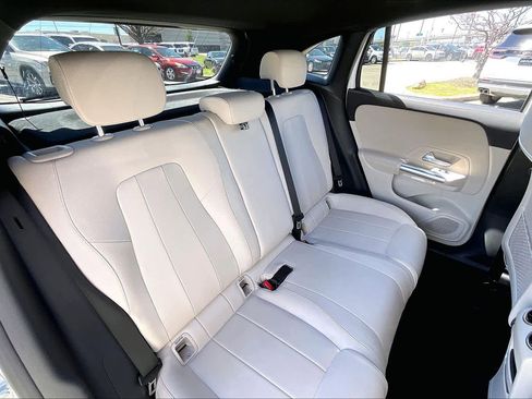 Used 2025 Mercedes-Benz GLA 250 4MATIC image 18