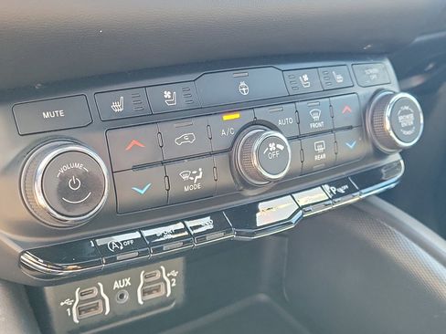 Used 2024 Dodge Durango GT image 33