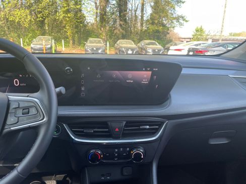 Used 2025 Buick Encore GX Preferred FWD image 17