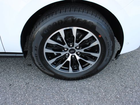 Used 2025 Ford Expedition Max Platinum image 11