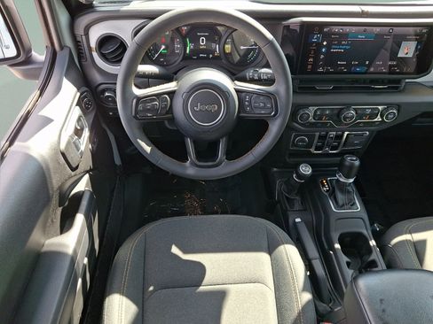 Used 2024 Jeep Wrangler Unlimited w/ Convenience Group AWD/4WD image 9