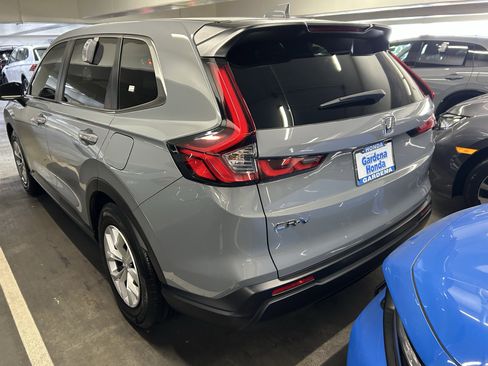 Used 2025 Honda CR-V LX image 3