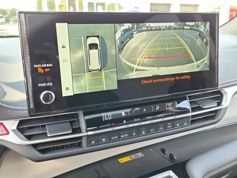 Certified 2025 Toyota Sienna Platinum AWD/4WD image 13